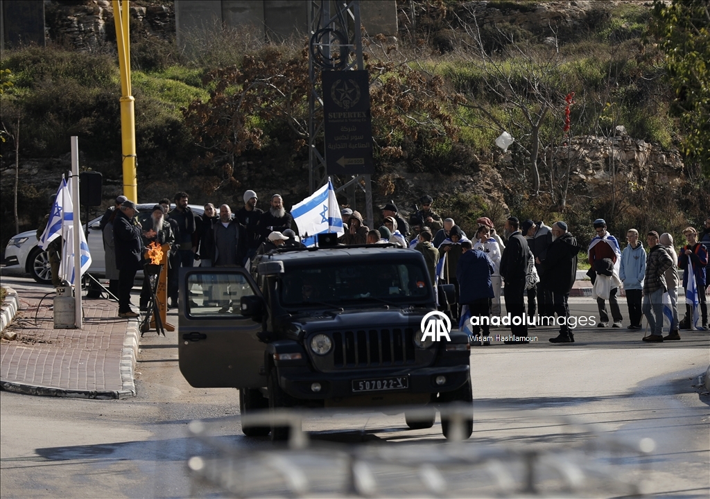 Filistin topraklarını gasbeden İsrailliler, Kayzun bölgesine baskın düzenledi