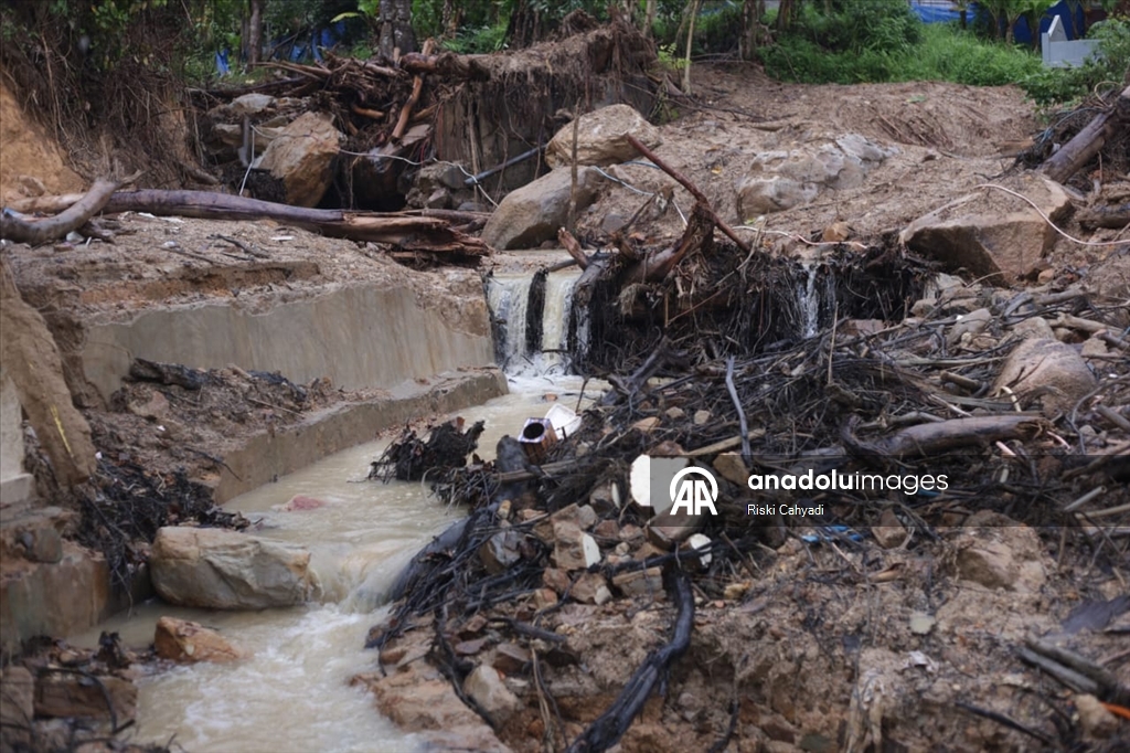 Flash floods and landslides in Sumatra