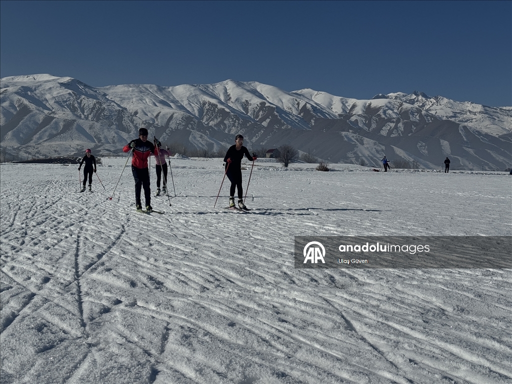 Kaşûvanên ji Hekariyê li ser berfê xwe ji pêşbirkan ra amade dikin
