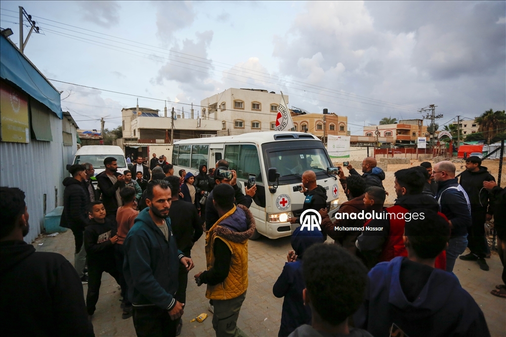 İsrail'in serbest bıraktığı Filistinli esirler Deyr Belah'a getirildi