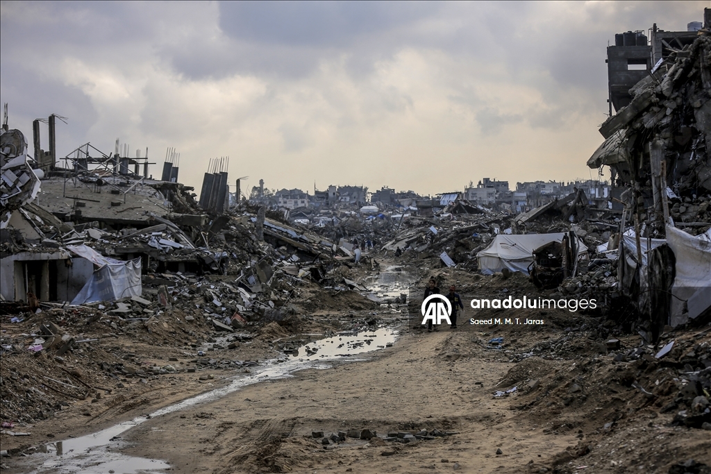 Displaced Palestinians in Gaza struggle against harsh weather conditions in tents