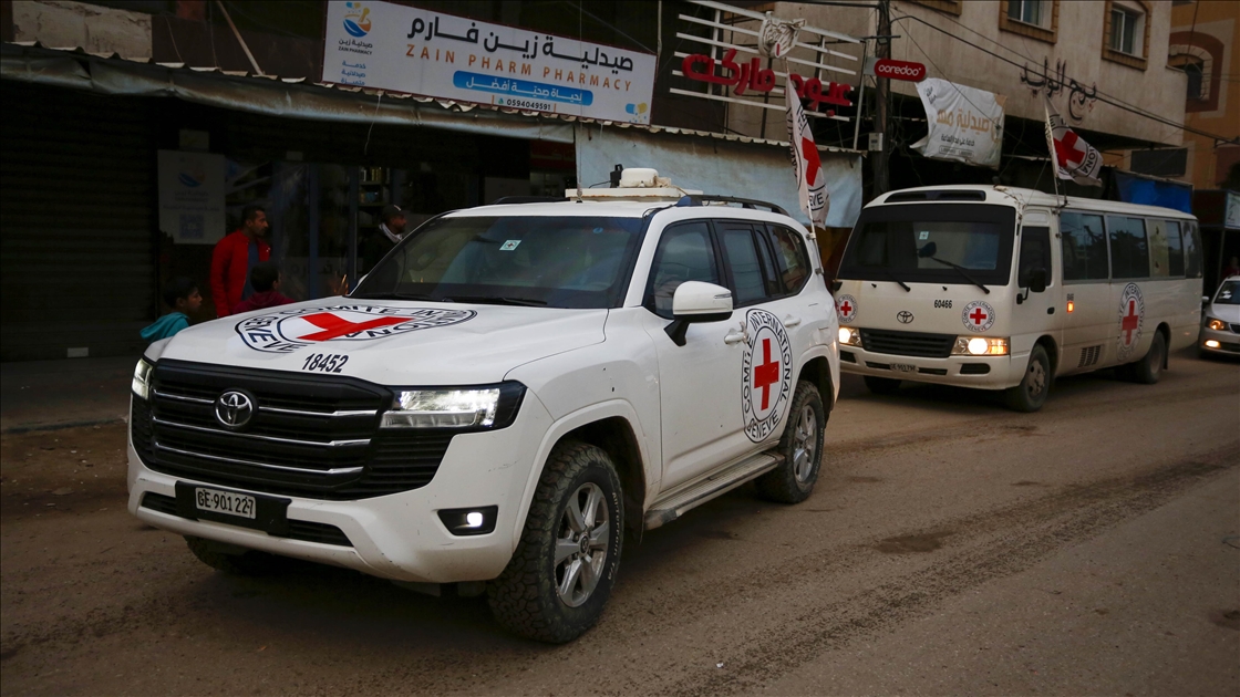 İsrail'in serbest bıraktığı Filistinli esirler Deyr Belah'a getirildi