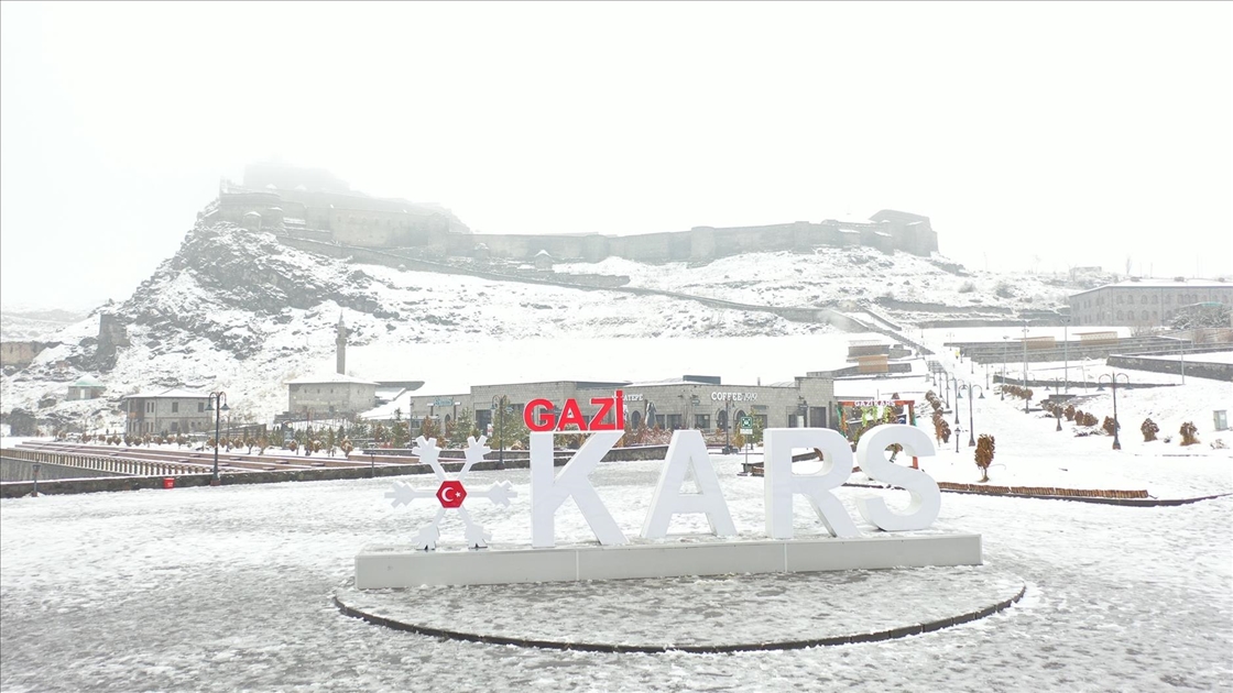 Kars'ta kar yağışı etkisini sürdürüyor