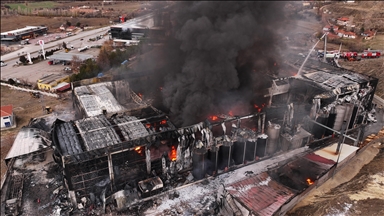 Kırıkkale OSB'de bir fabrikada çıkan yangına müdahale ediliyor