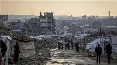 Gazze’de yerinden edilmiş Filistinliler, zorlu hava şartlarıyla mücadele ediyor