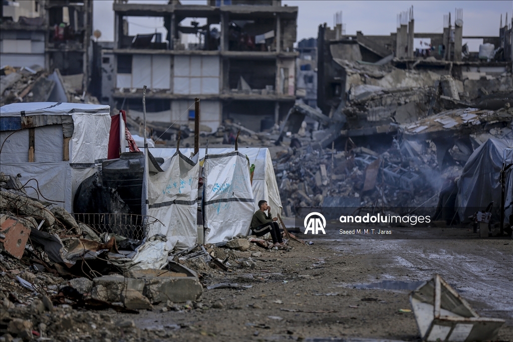 Перемещенные палестинцы в Газе выживают в тяжелых погодных условиях