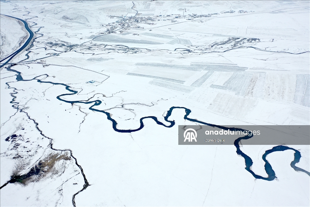 Kışın donmayan ve göz kamaştıran menderesler hayvancılığa katkı sağlıyor