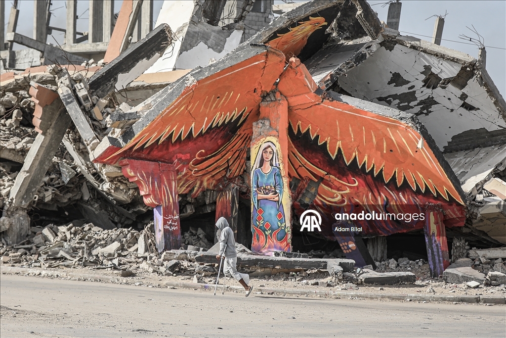 Художники из Газы раскрасили рисунками обломки зданий, разрушенных в результате израильских атак