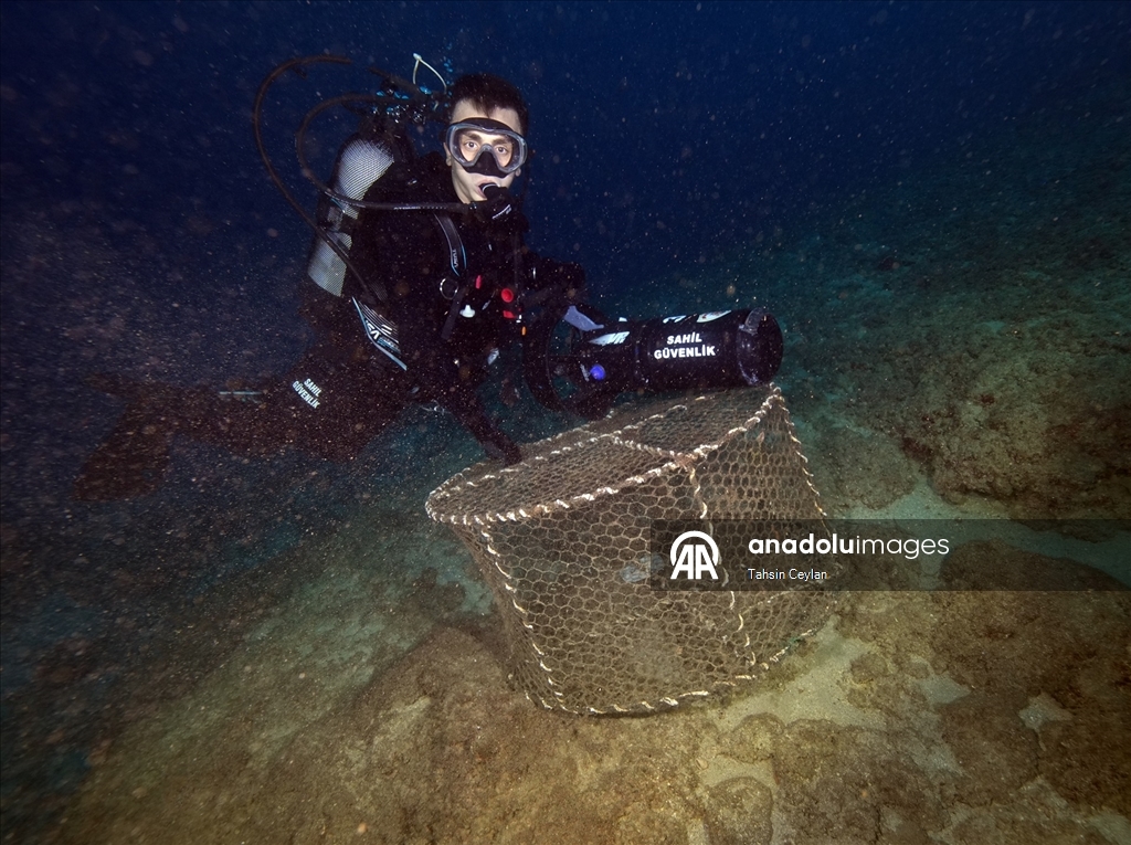 Doğu Akdeniz’de yasaklı av sepetleri denetimlerde tespit edilerek sudan çıkarıldı
