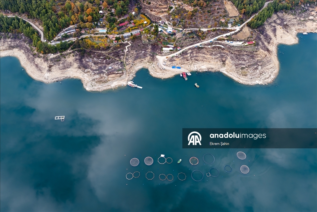 Karacaören Barajı’nda balıkçılık ve çiftlikler bölge ekonomisine katkı sağlıyor