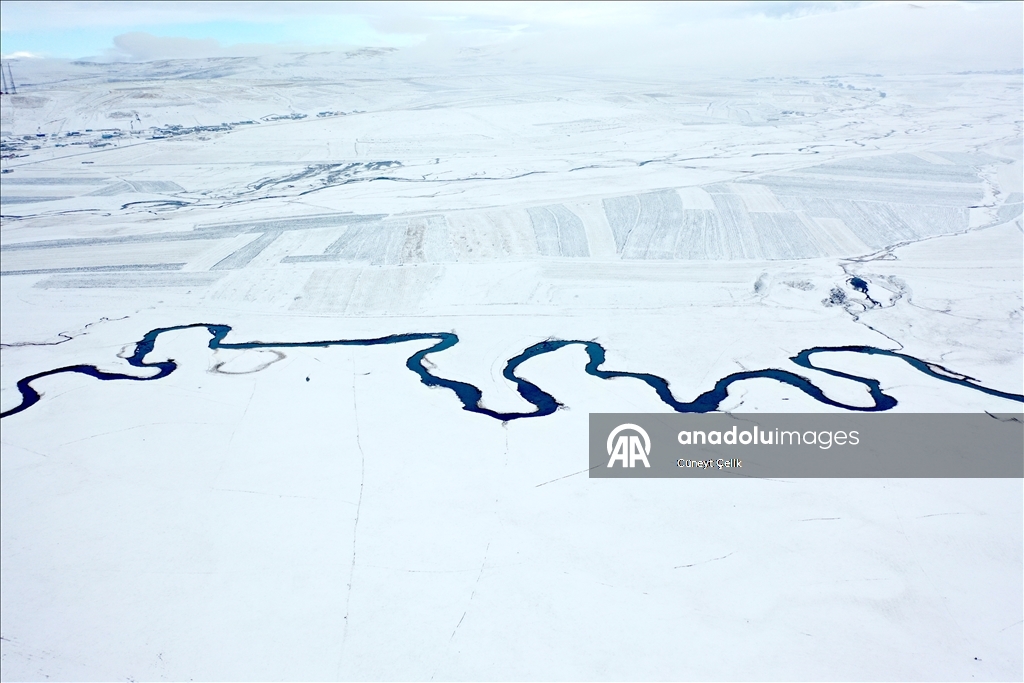 Kışın donmayan ve göz kamaştıran menderesler hayvancılığa katkı sağlıyor