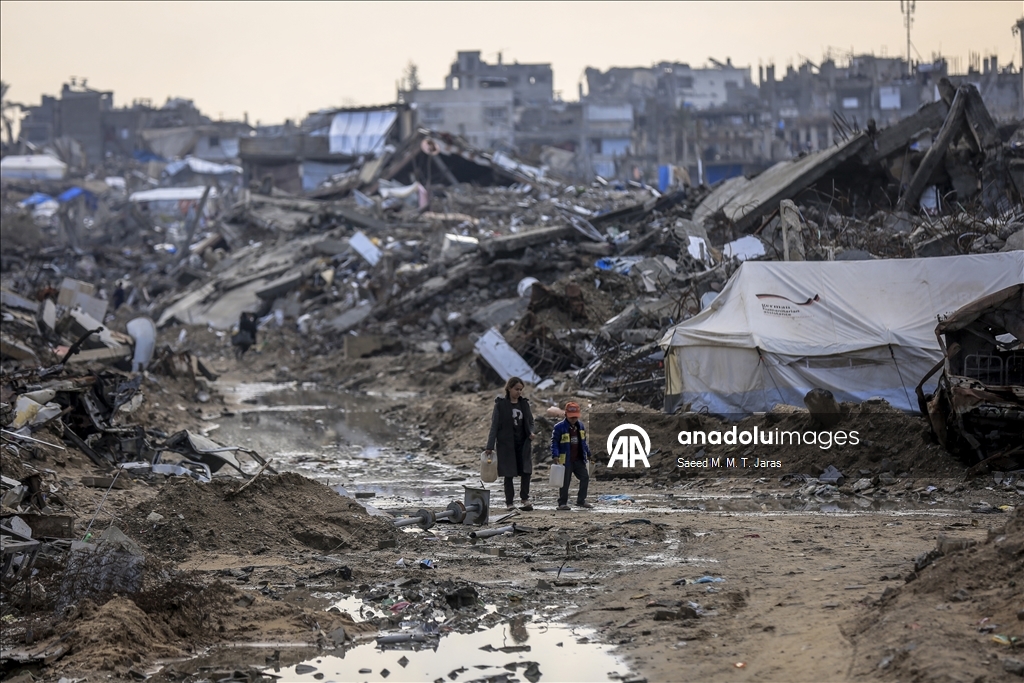 Перемещенные палестинцы в Газе выживают в тяжелых погодных условиях