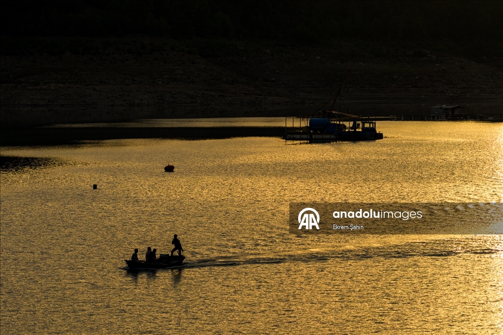Karacaören Barajı’nda balıkçılık ve çiftlikler bölge ekonomisine katkı sağlıyor