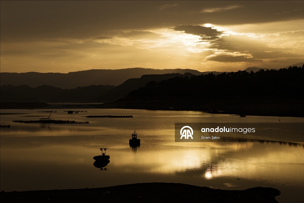 Karacaören Barajı’nda balıkçılık ve çiftlikler bölge ekonomisine katkı sağlıyor