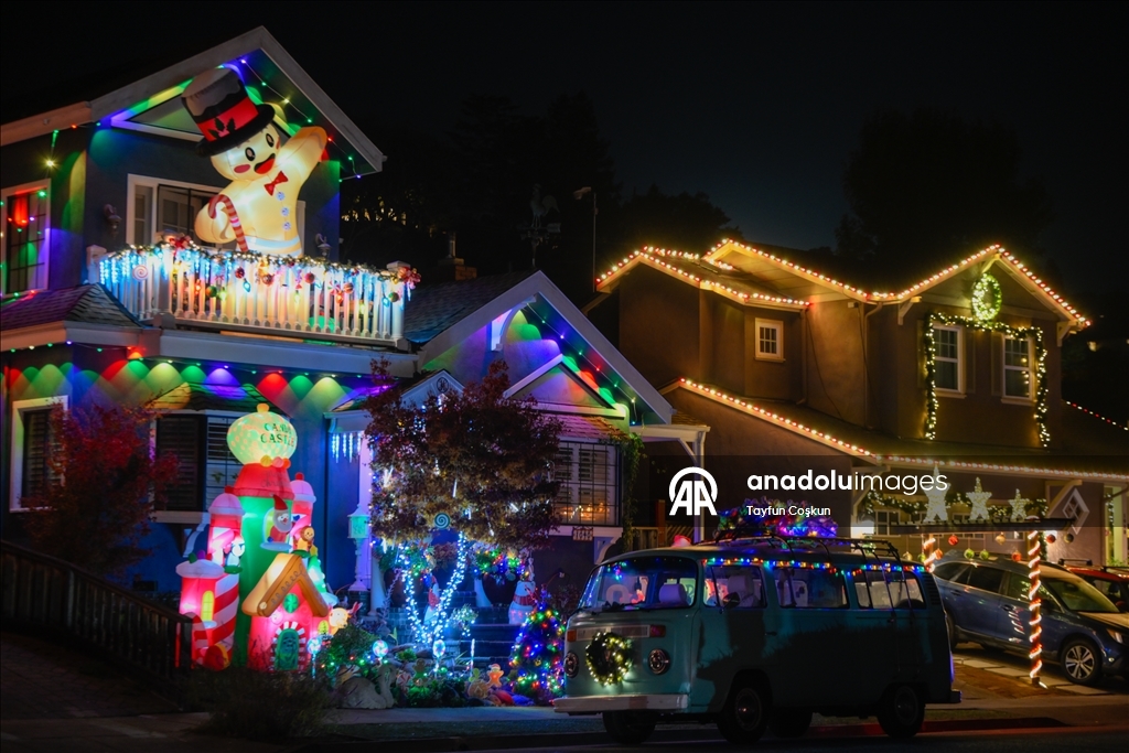 Christmas decorations and lights of San Carlos in California