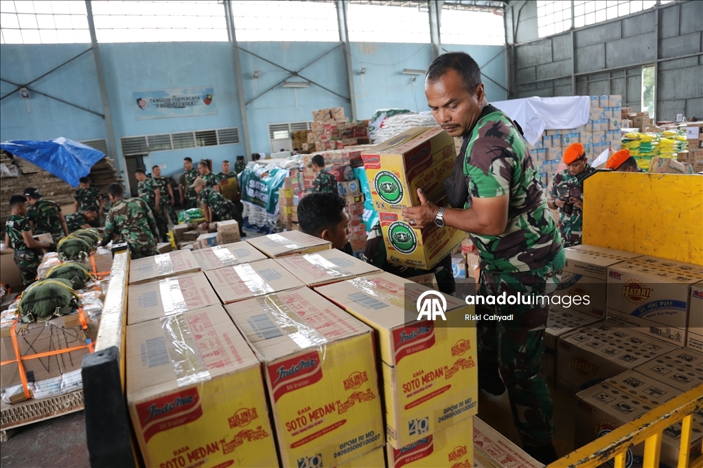 Indonesian National Armed Forces prepare aid for victims of flash floods and landslides in Indonesia