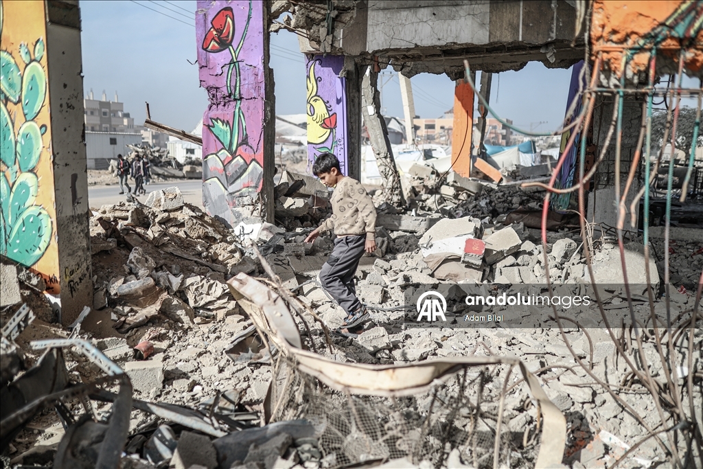 Художники из Газы раскрасили рисунками обломки зданий, разрушенных в результате израильских атак