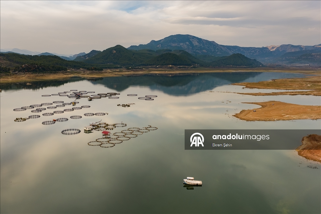 Karacaören Barajı’nda balıkçılık ve çiftlikler bölge ekonomisine katkı sağlıyor