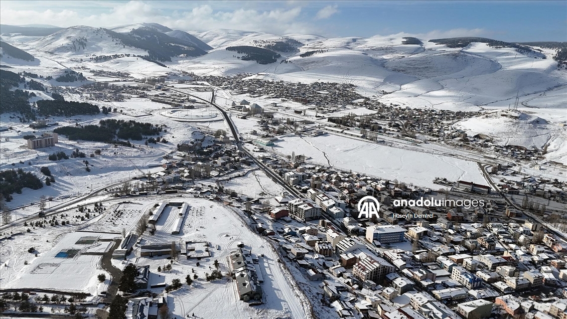 Kars'ın Sarıkamış ilçesinde kar yağışı ve soğuk hava etkili oldu