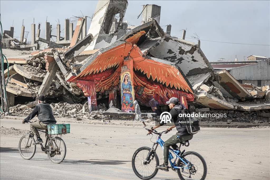 Художники из Газы раскрасили рисунками обломки зданий, разрушенных в результате израильских атак