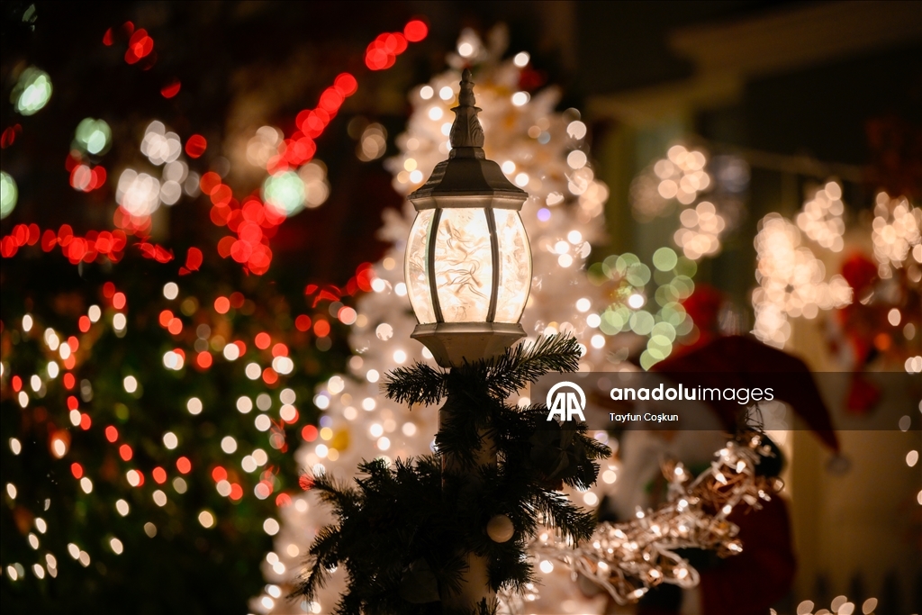 Christmas decorations and lights of San Carlos in California