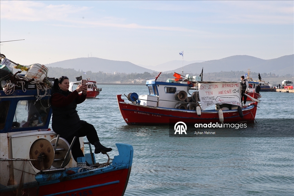 В Греции фермеры перекрыли порт Волос