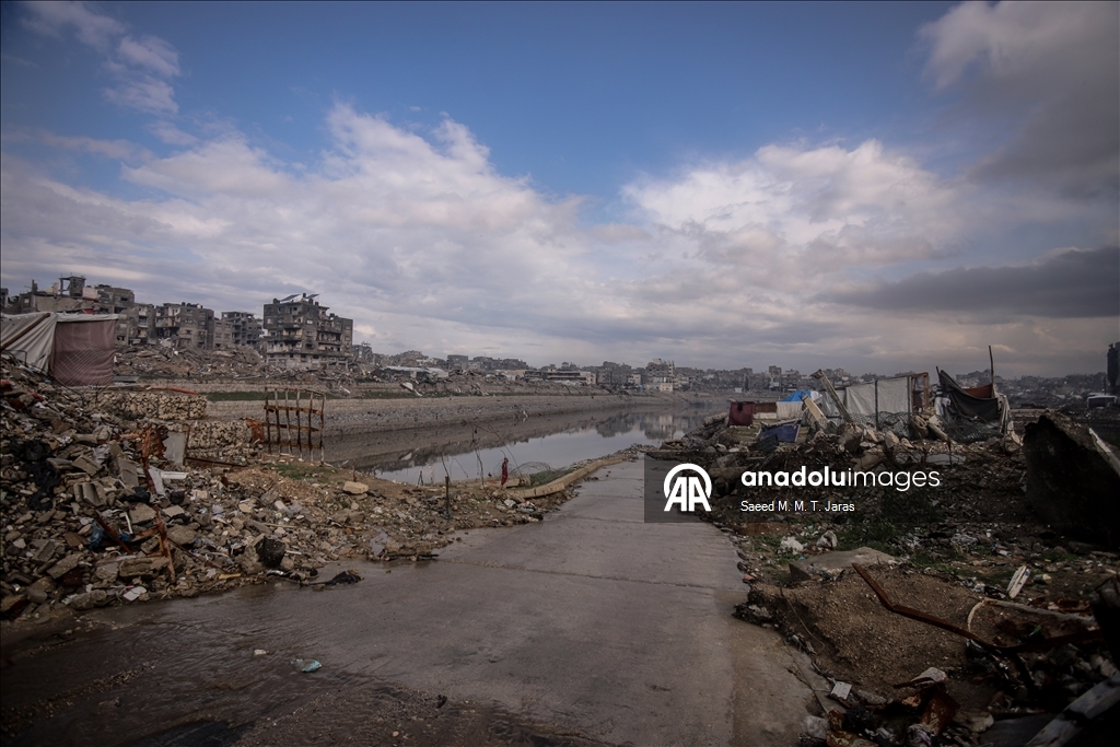 Перемещенные палестинцы в Газе выживают в тяжелых погодных условиях