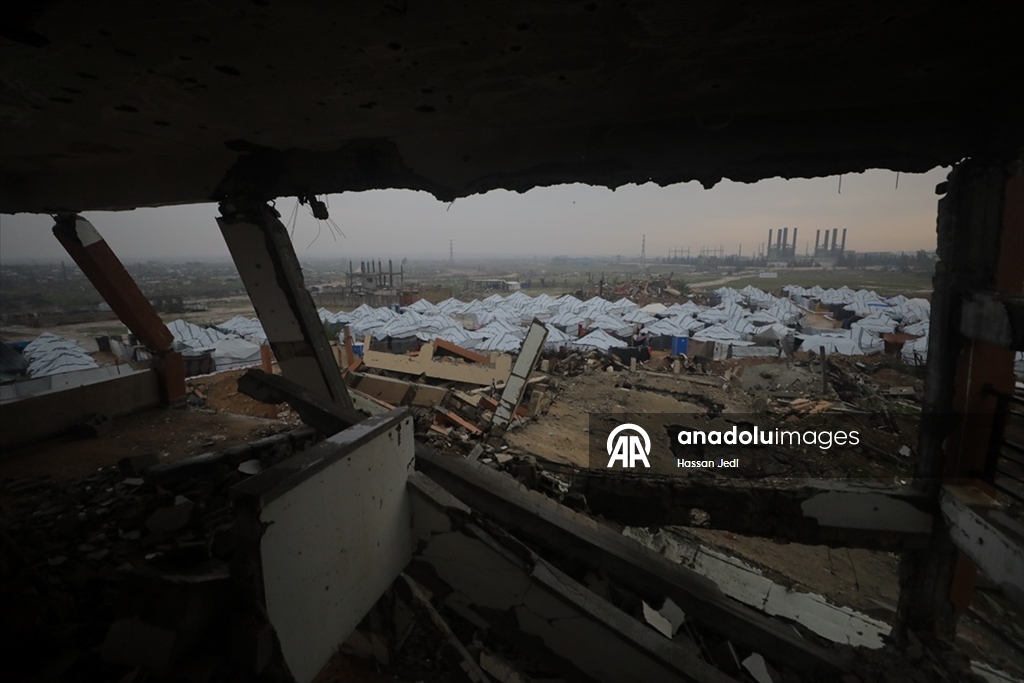 Gazze'de yüzlerce çadır yoğun yağış nedeniyle sular altında kaldı