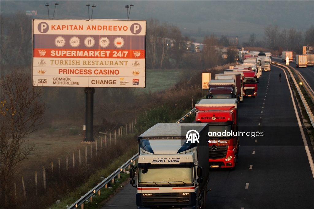 Bulgaristan'ın Kapitan Andreevo sınır kapısında 15 kilometrelik tır kuyruğu