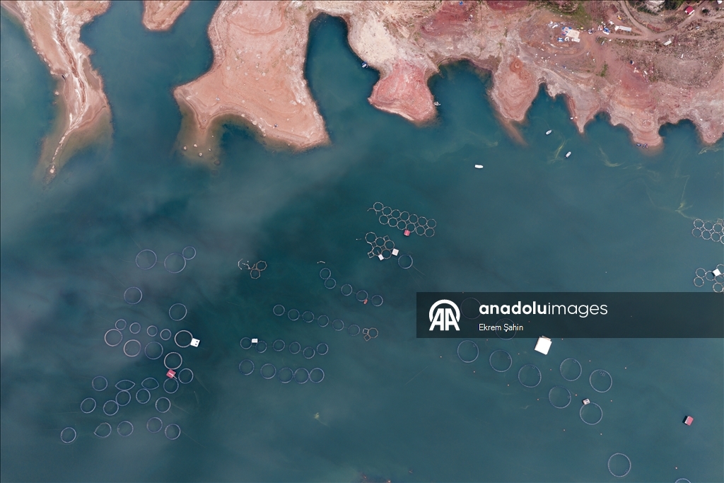 Karacaören Barajı’nda balıkçılık ve çiftlikler bölge ekonomisine katkı sağlıyor