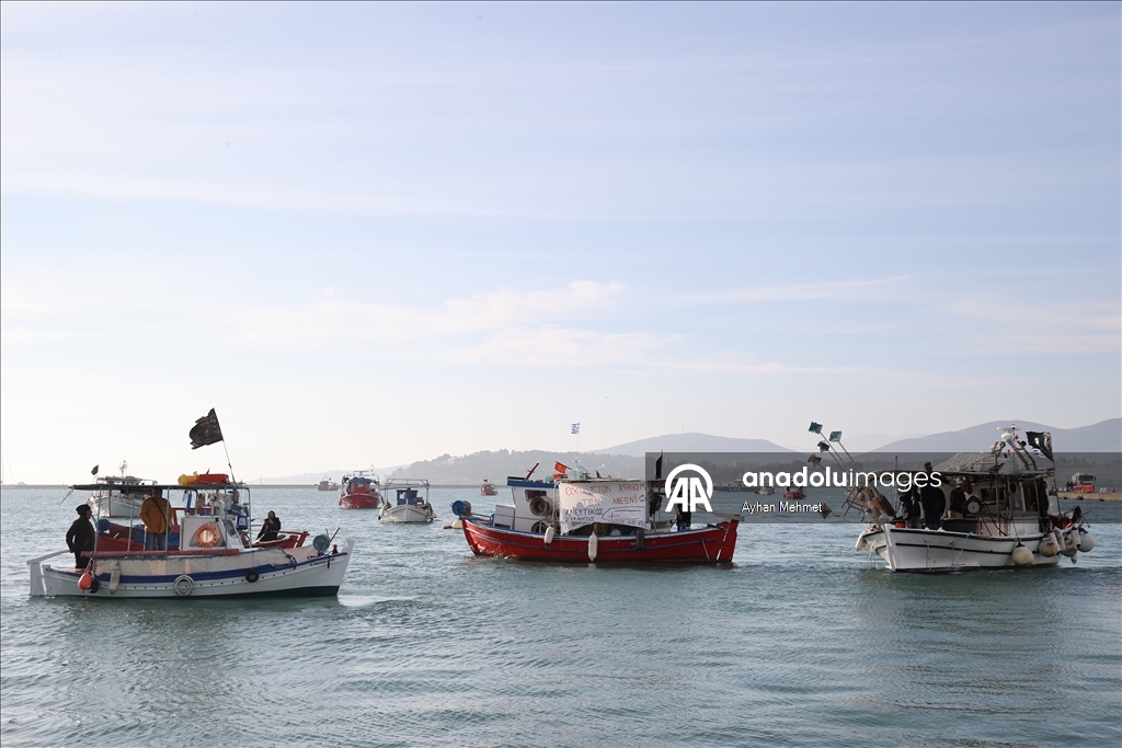 В Греции фермеры перекрыли порт Волос