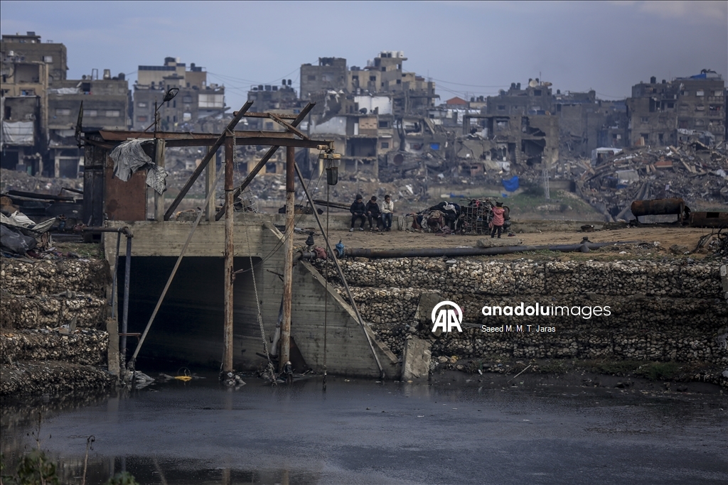 Перемещенные палестинцы в Газе выживают в тяжелых погодных условиях