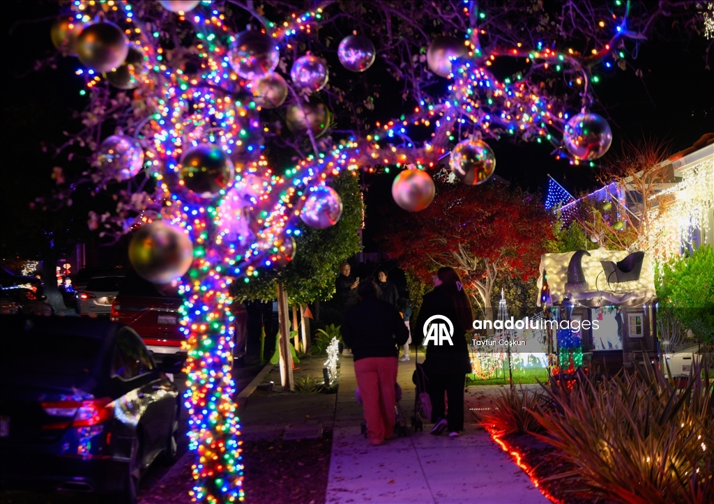 Christmas decorations and lights of San Carlos in California