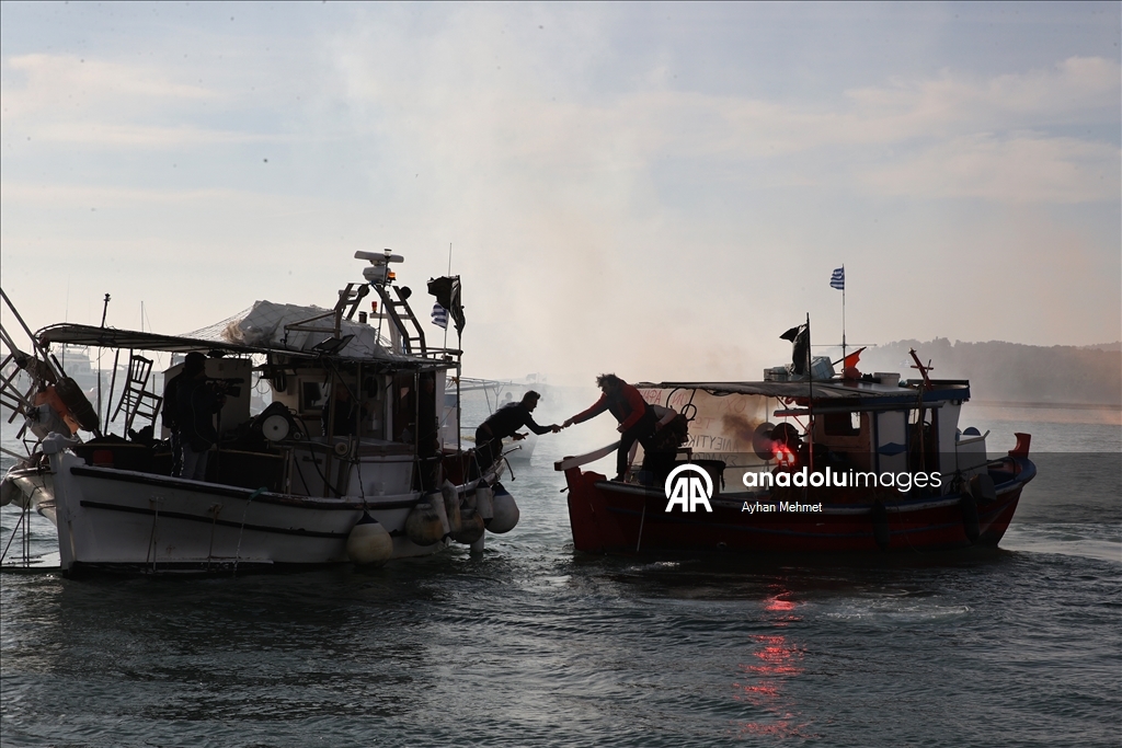 В Греции фермеры перекрыли порт Волос