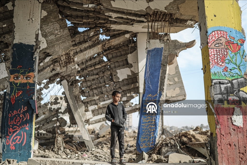 Художники из Газы раскрасили рисунками обломки зданий, разрушенных в результате израильских атак