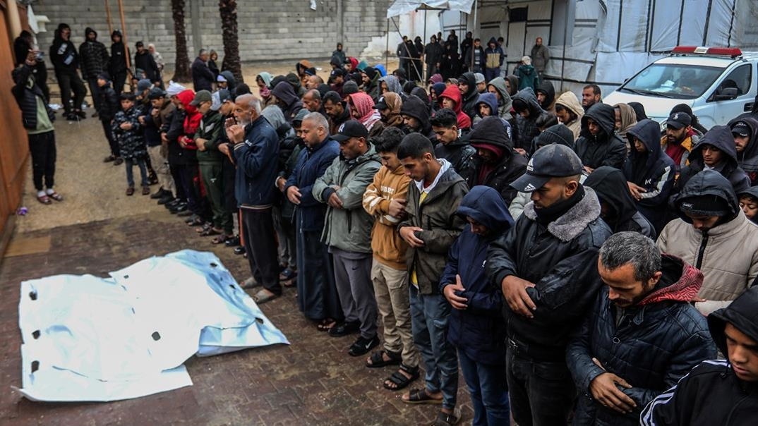 Ateşkesi ihlal eden İsrail Gazze'de birçok bölgeye saldırı düzenledi