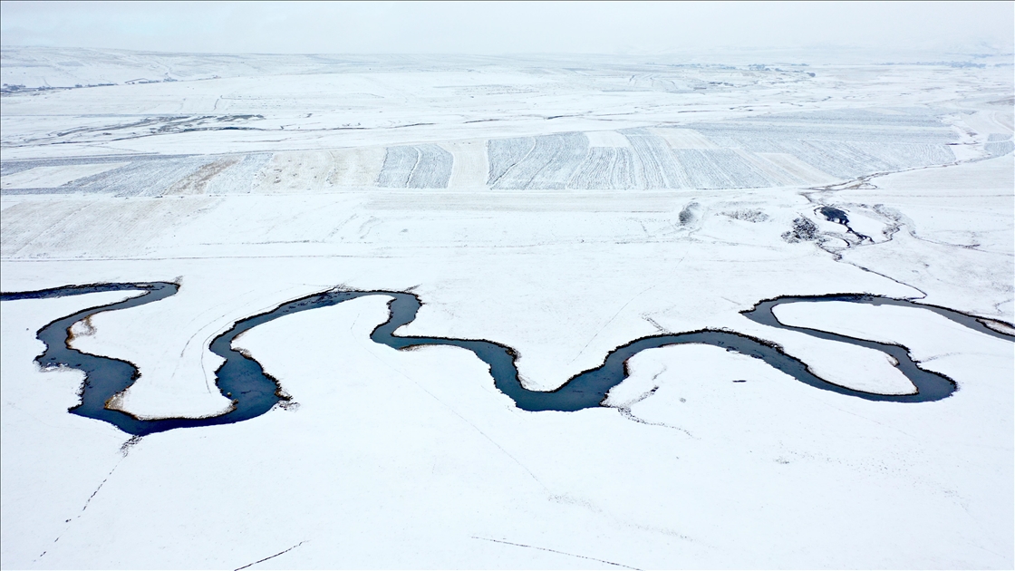  Kışın donmayan ve göz kamaştıran menderesler hayvancılığa katkı sağlıyor
