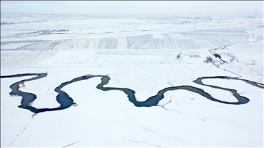  Kışın donmayan ve göz kamaştıran menderesler hayvancılığa katkı sağlıyor
