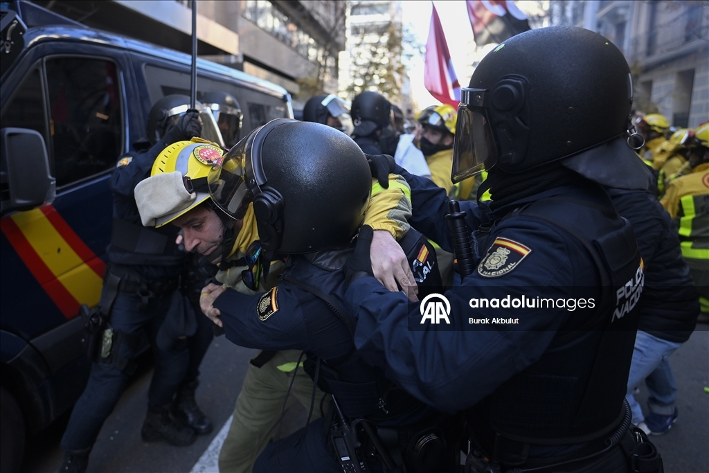 В Мадриде полиция вмешалась в акцию протеста лесных пожарных