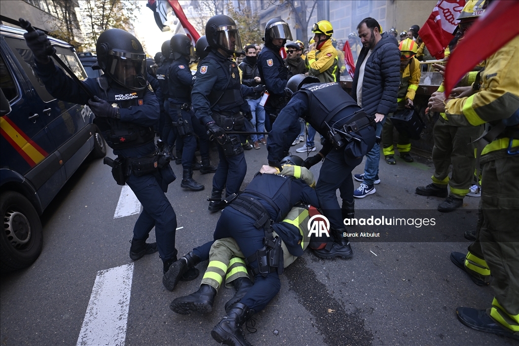 В Мадриде полиция вмешалась в акцию протеста лесных пожарных