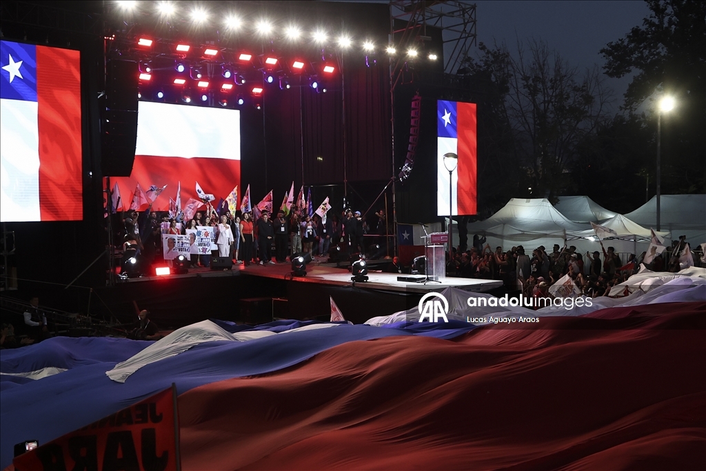 В Чили перед приближающимися президентскими выборами Жаннет Джара провела митинг