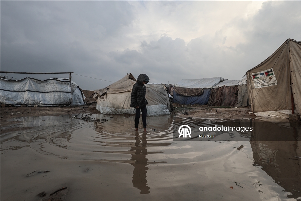 Li Xezeyê ji ber barana zêde bi sedan kon di bin avê de man