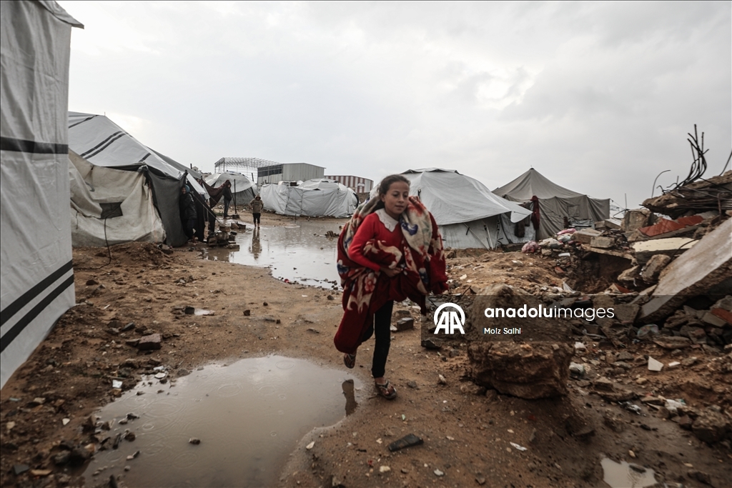 Li Xezeyê ji ber barana zêde bi sedan kon di bin avê de man