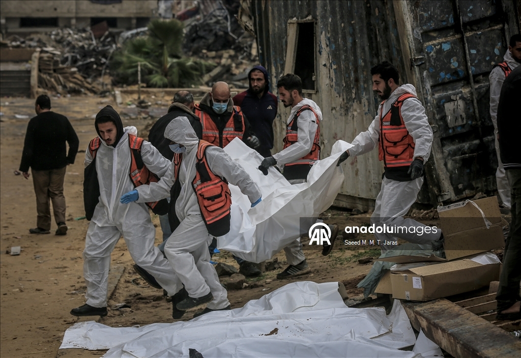 Продолжаются работы по извлечению тел палестинцев, которые были похоронены на территории больницы Шифа