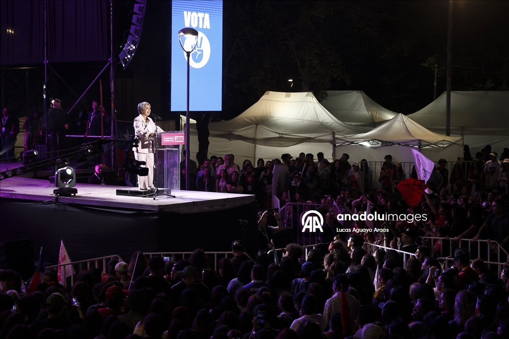 В Чили перед приближающимися президентскими выборами Жаннет Джара провела митинг