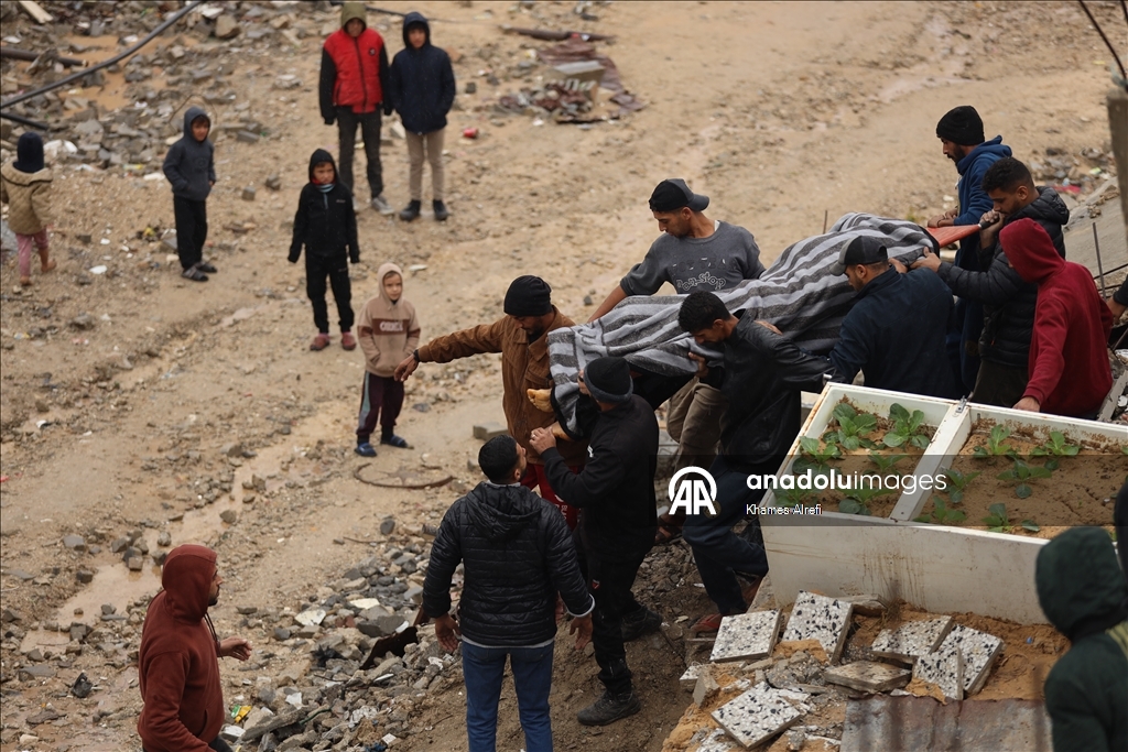 В Газе из-за проливных дождей рухнуло здание