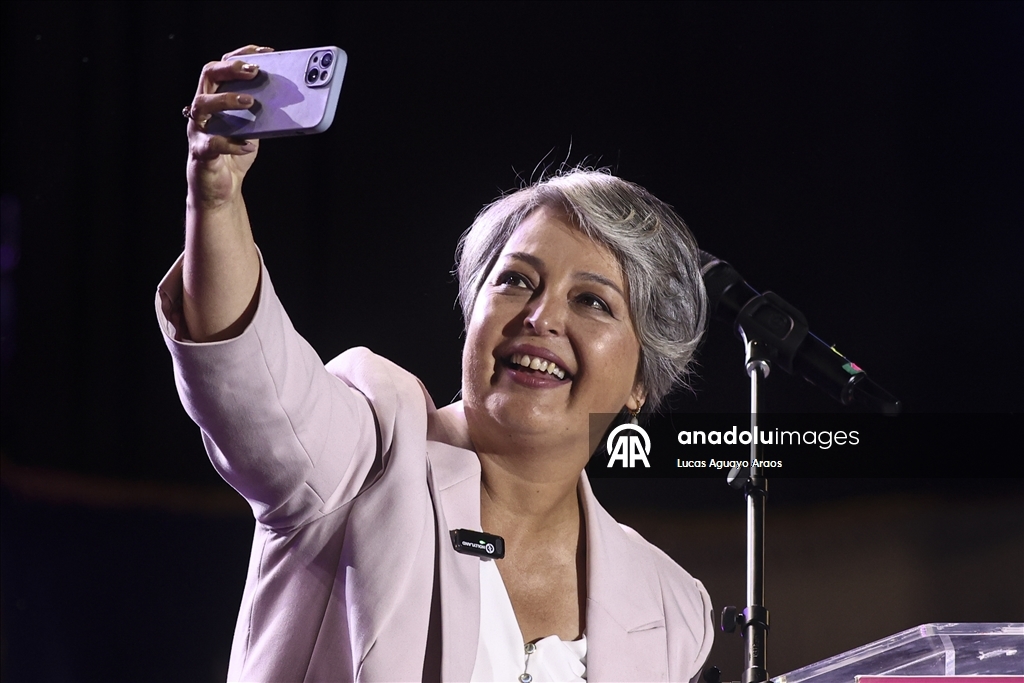 В Чили перед приближающимися президентскими выборами Жаннет Джара провела митинг