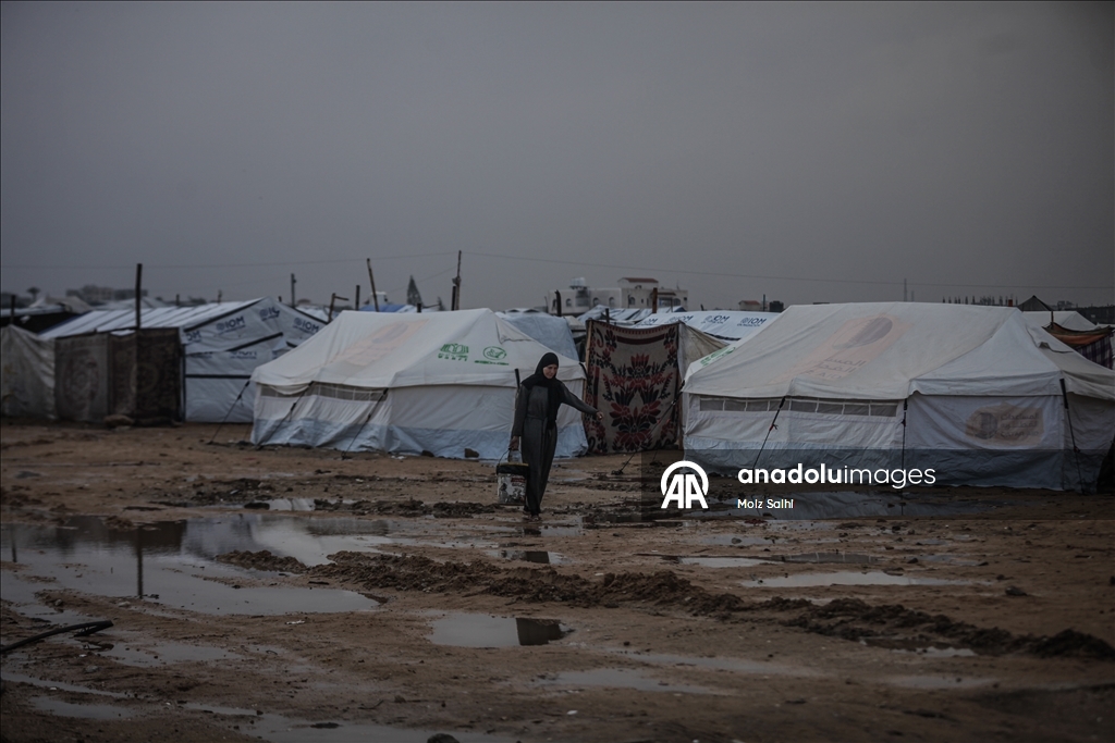 Li Xezeyê ji ber barana zêde bi sedan kon di bin avê de man