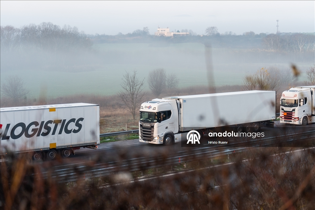 На границе Болгарии в Капитан-Андреево образовалась 15-километровая очередь из грузовиков
