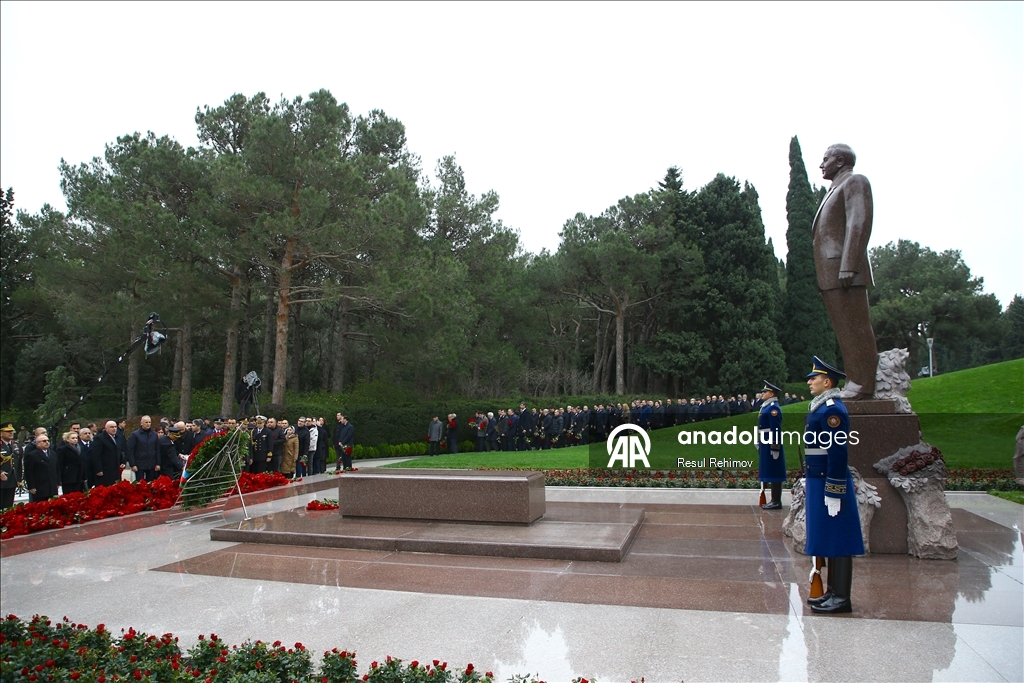 В Азербайджане чтят память общенационального лидера Гейдара Алиева